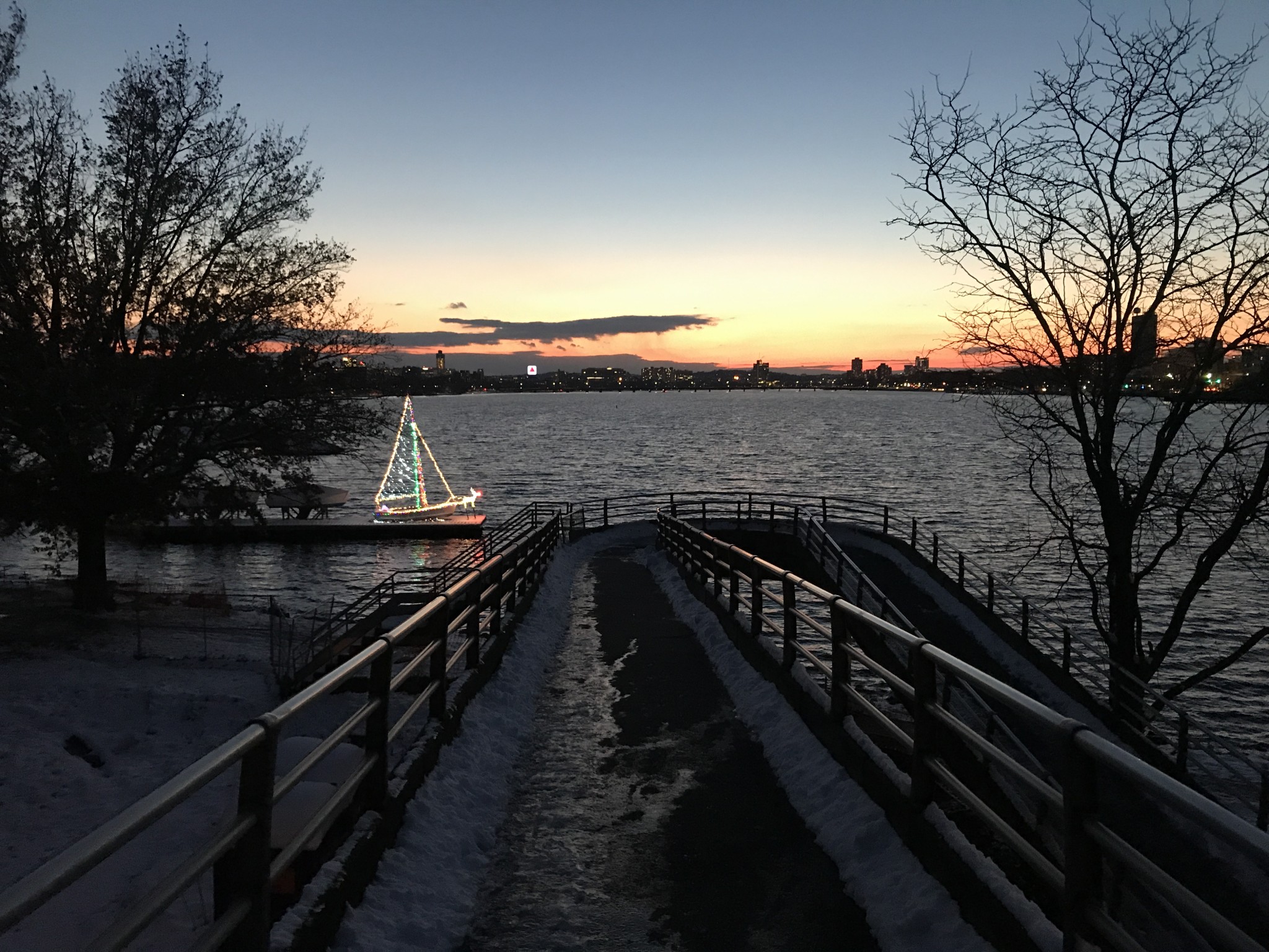 community boating boston, holiday lights in boston, the-alyst.com