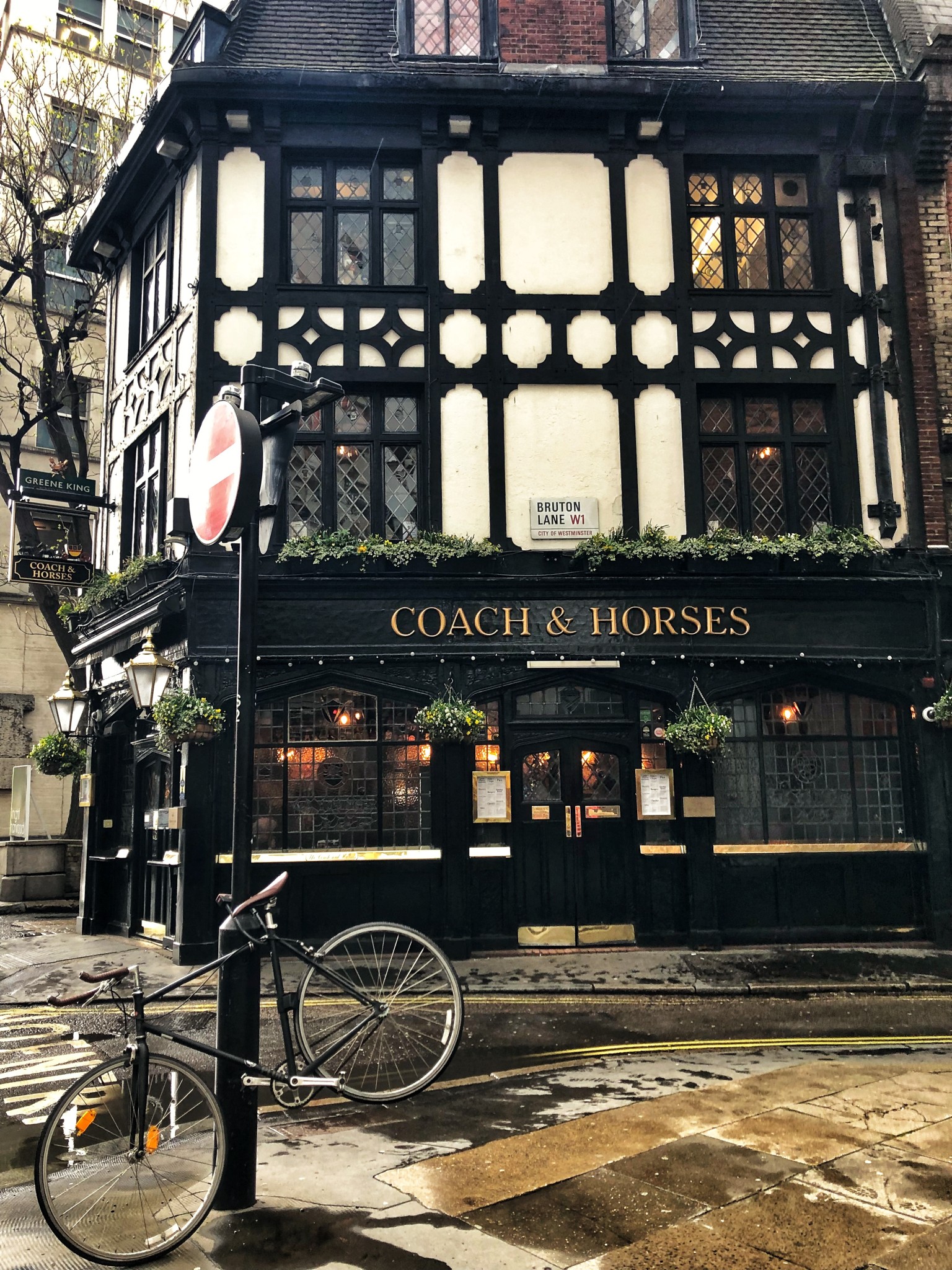 coach and horses pub, most instagrammable places in london, the-alyst.com