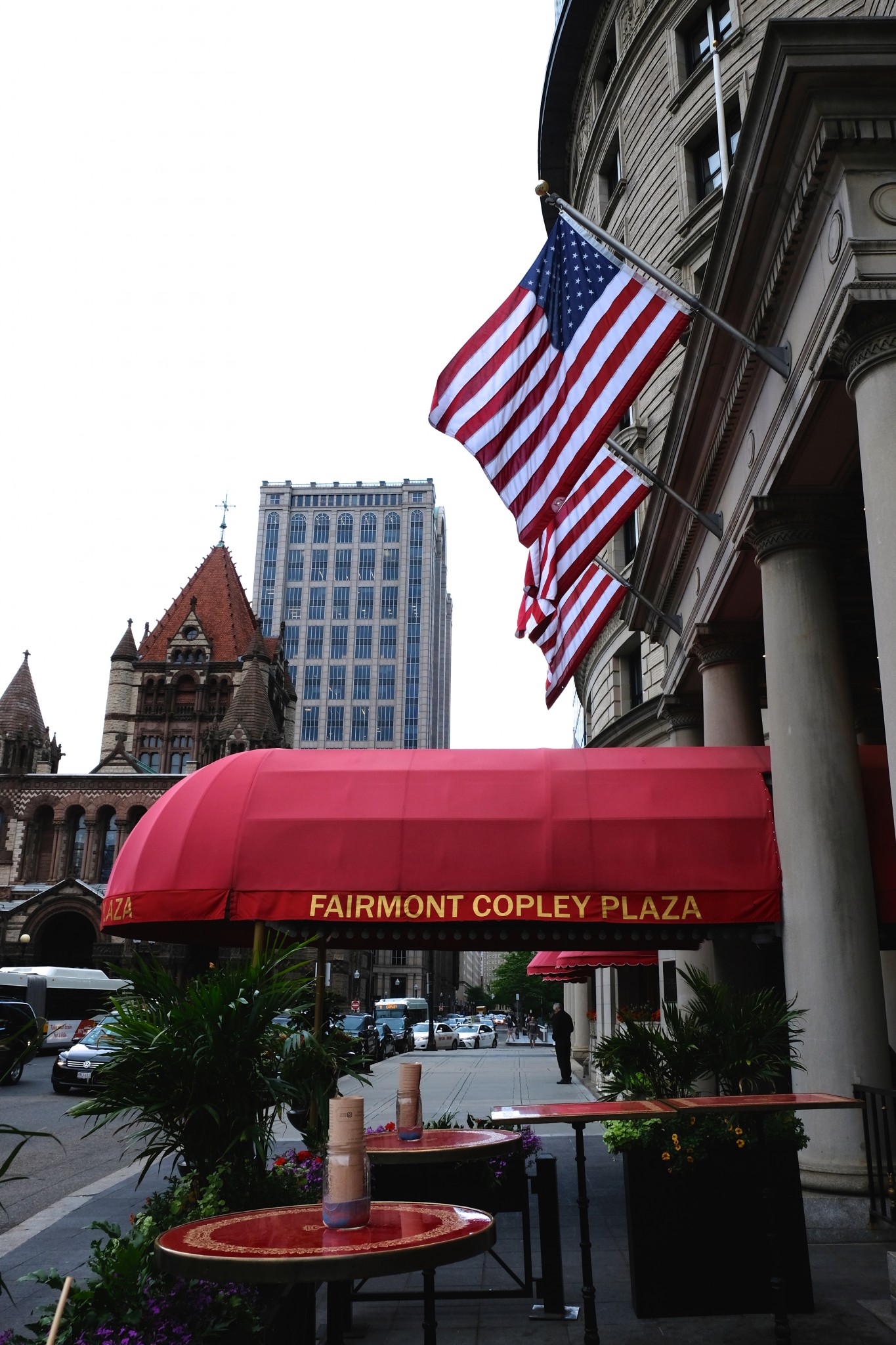 patio dining, fairmont copley plaza, oak long bar and kitchen, boston, the-alyst.com