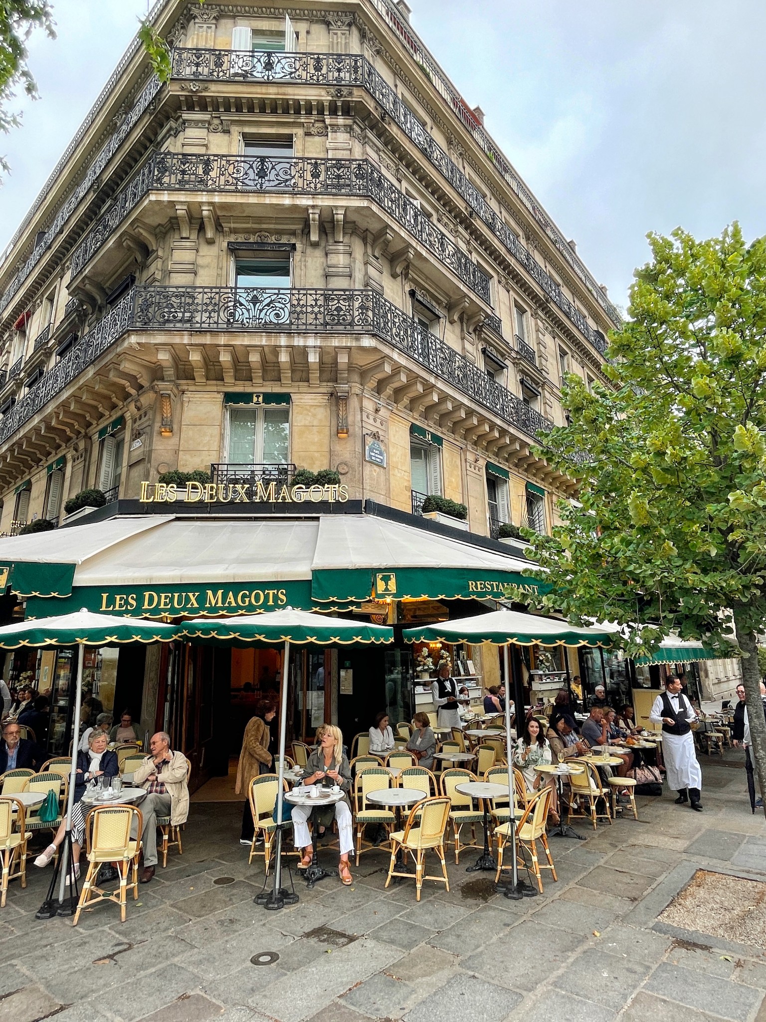 paris cafe, the-alyst.com